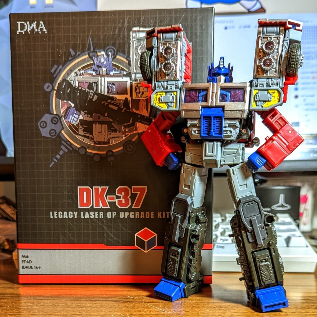 トランスフォーマ―レガシー TL-06 レーザーオプティマスプライム ＋ 