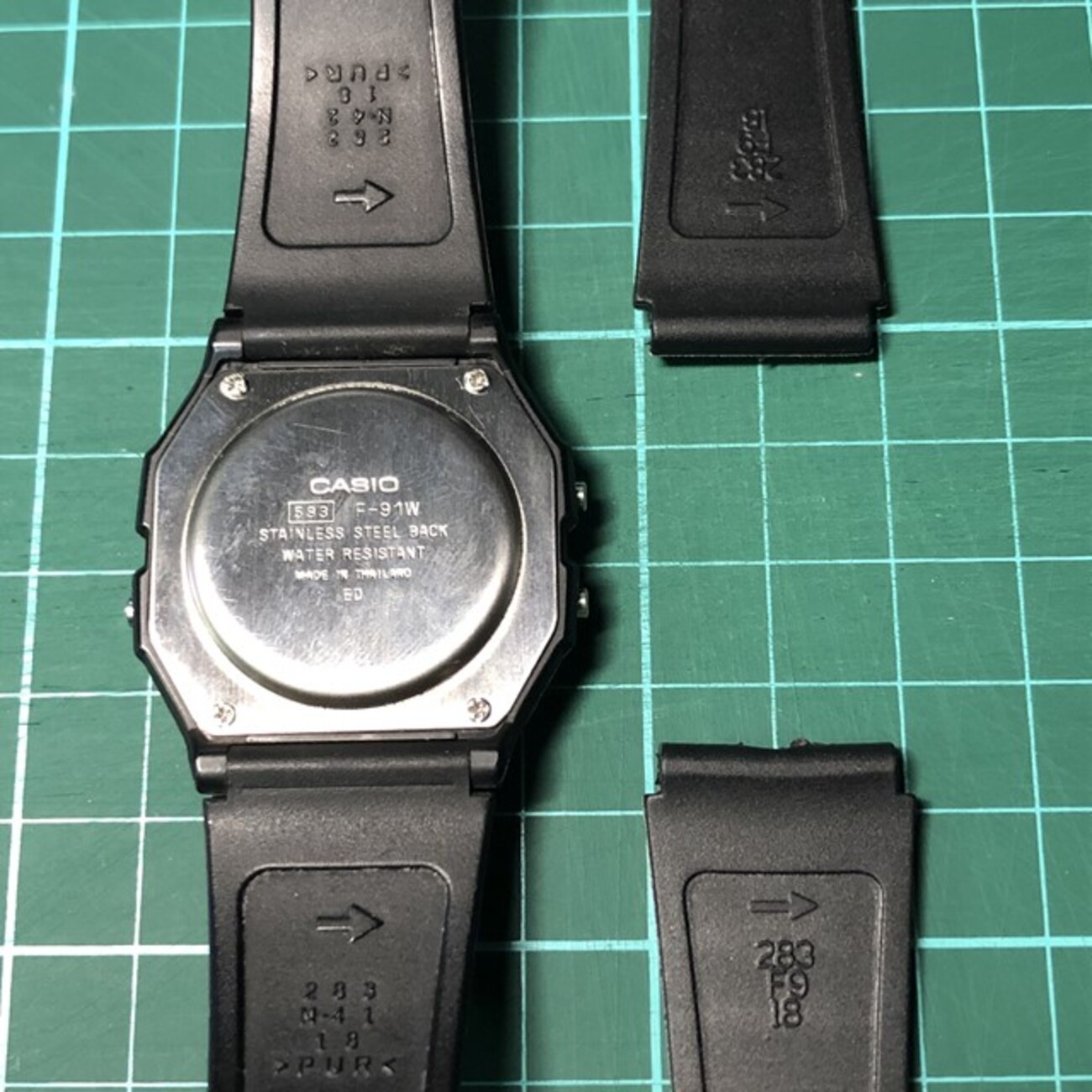超簡単】チープカシオのベルト交換手順～CASIO F-91WとDALIZAの場合