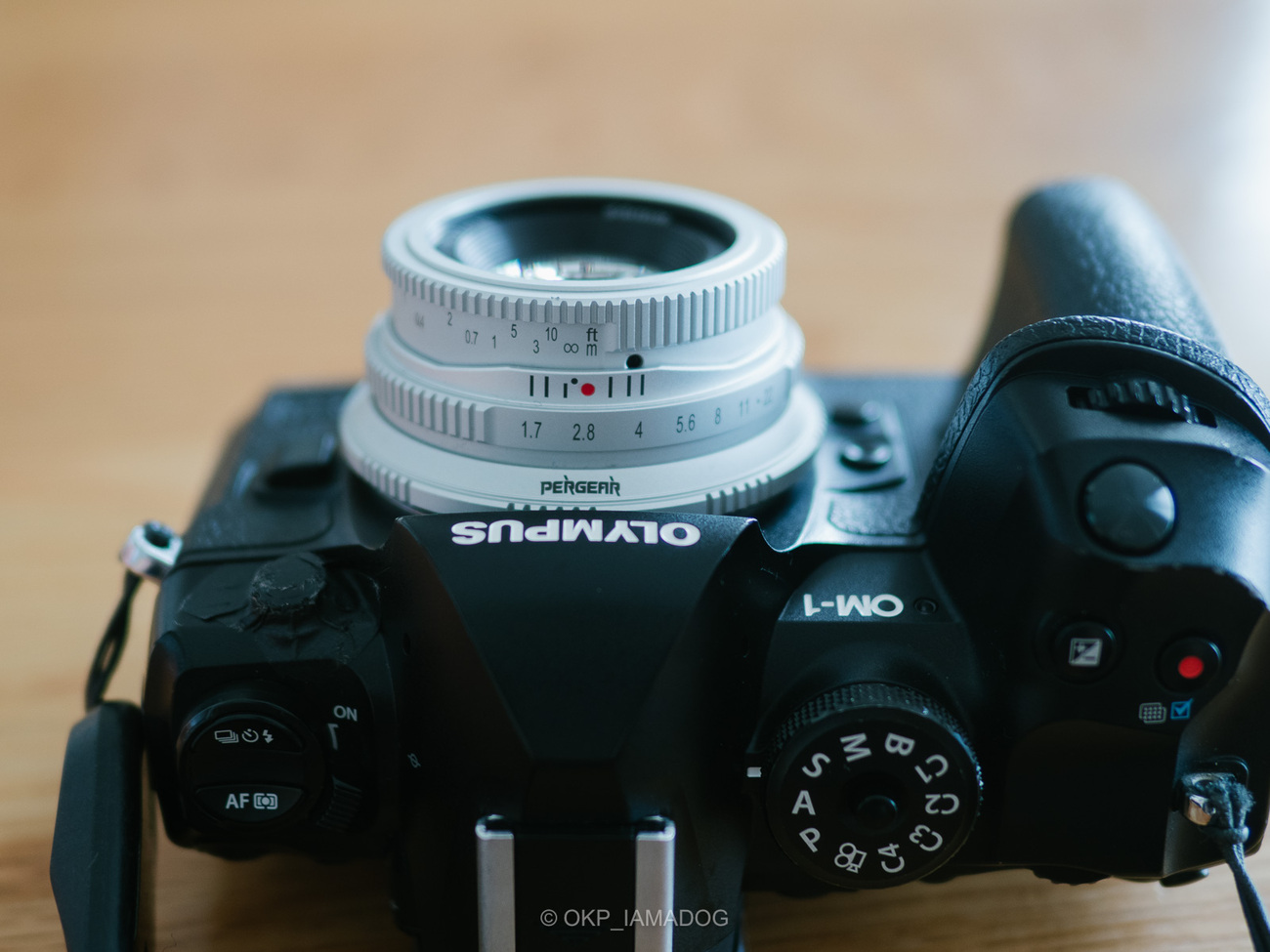 PERGEAR 25mm F1.7（Micro 4/3）、コンパクトで柔らかな描写を楽しめる 