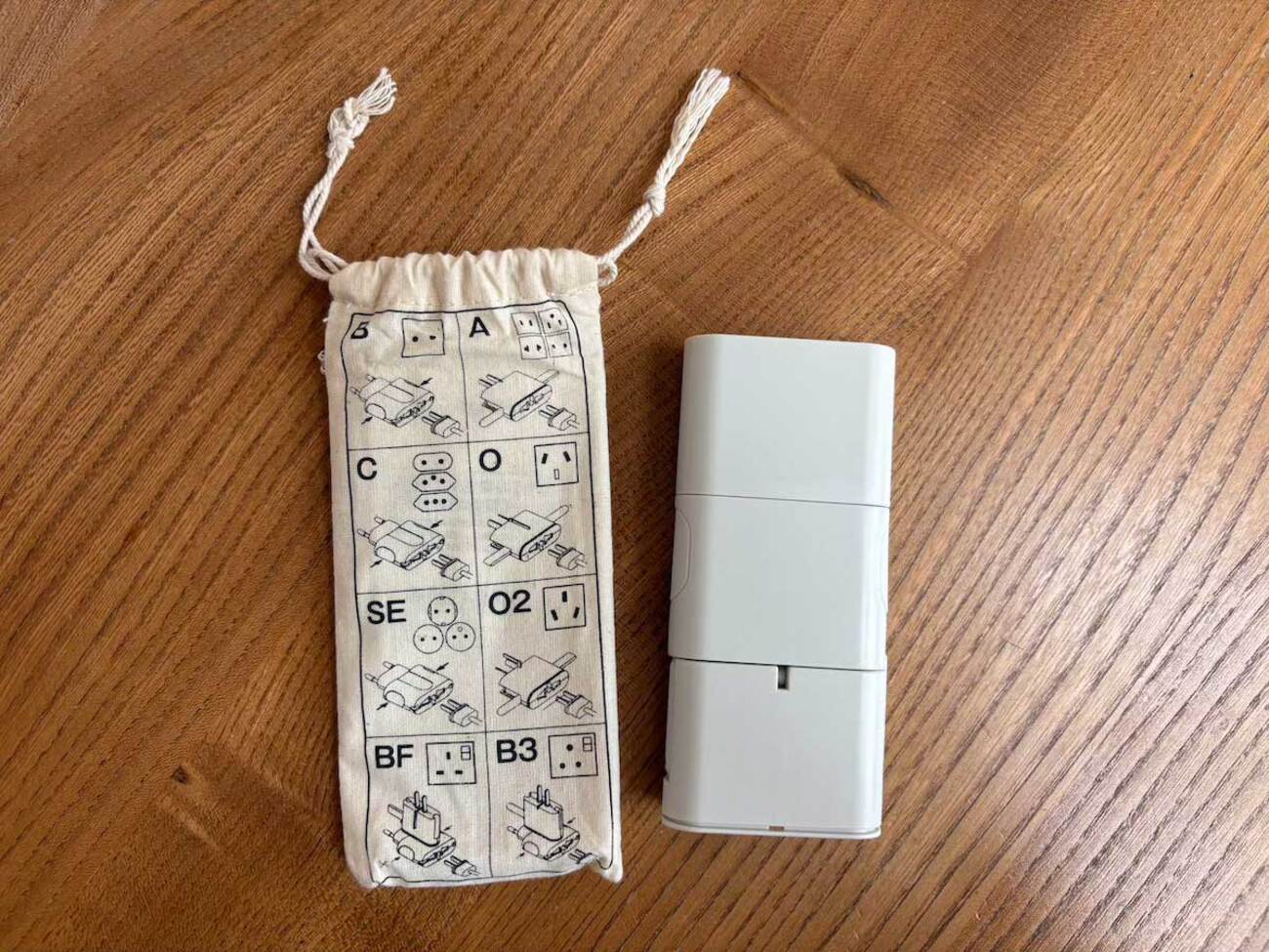 さすが無印良品…！ 海外旅行に必携な「トラベル用変換プラグアダプター」が優秀すぎた - ソレドコ