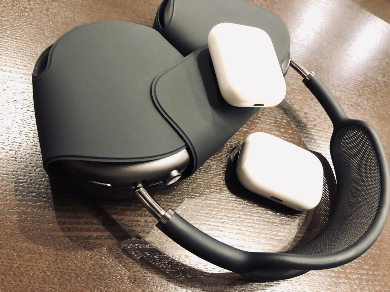 AirPods Max ほぼ新品同様 （レビュー記事】Apple製品としては優れた 