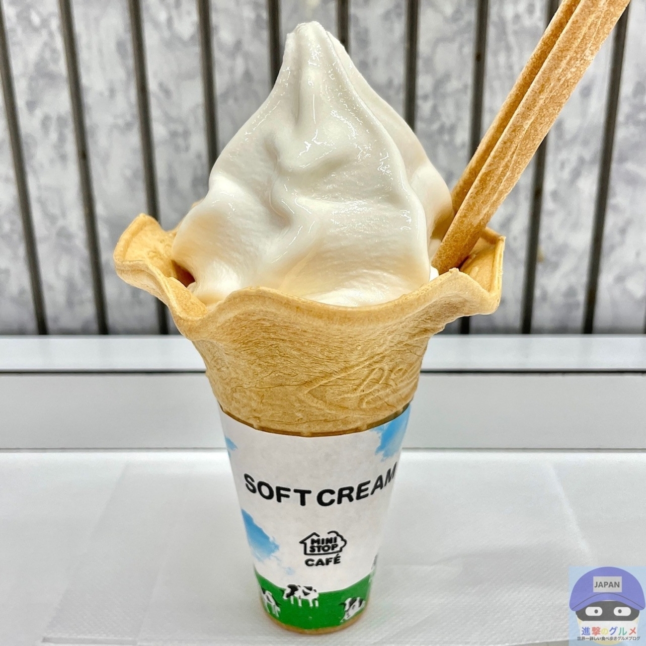 ミニストップ ソフトクリーム型 折りたたみテーブル 非売品 店舗用 レア ミニストップ ソフトクリーム型 折りたたみテーブル 非売品 店舗用