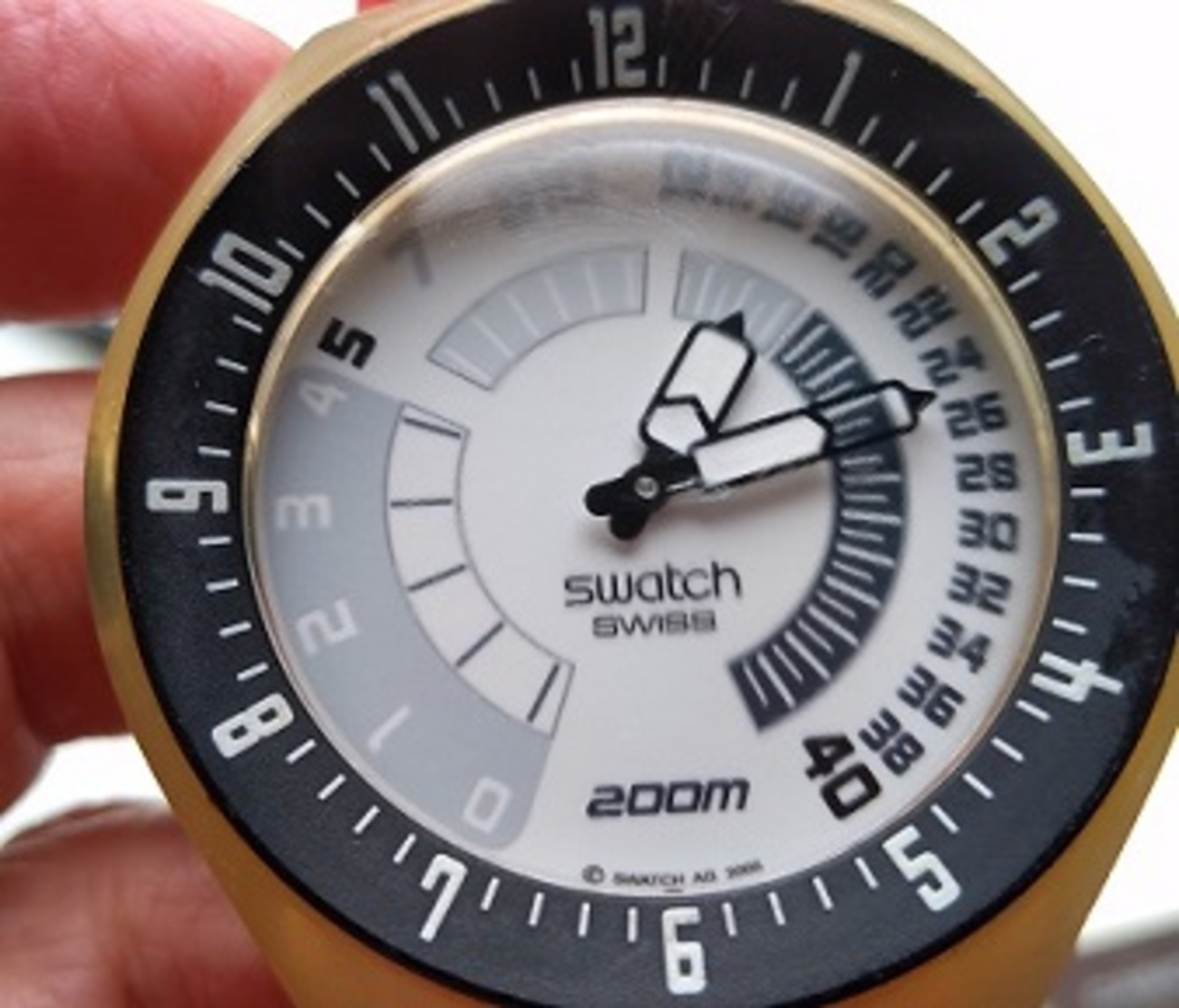 SWATCH 電池交換を自分でやってみました（裏蓋が外れない 
