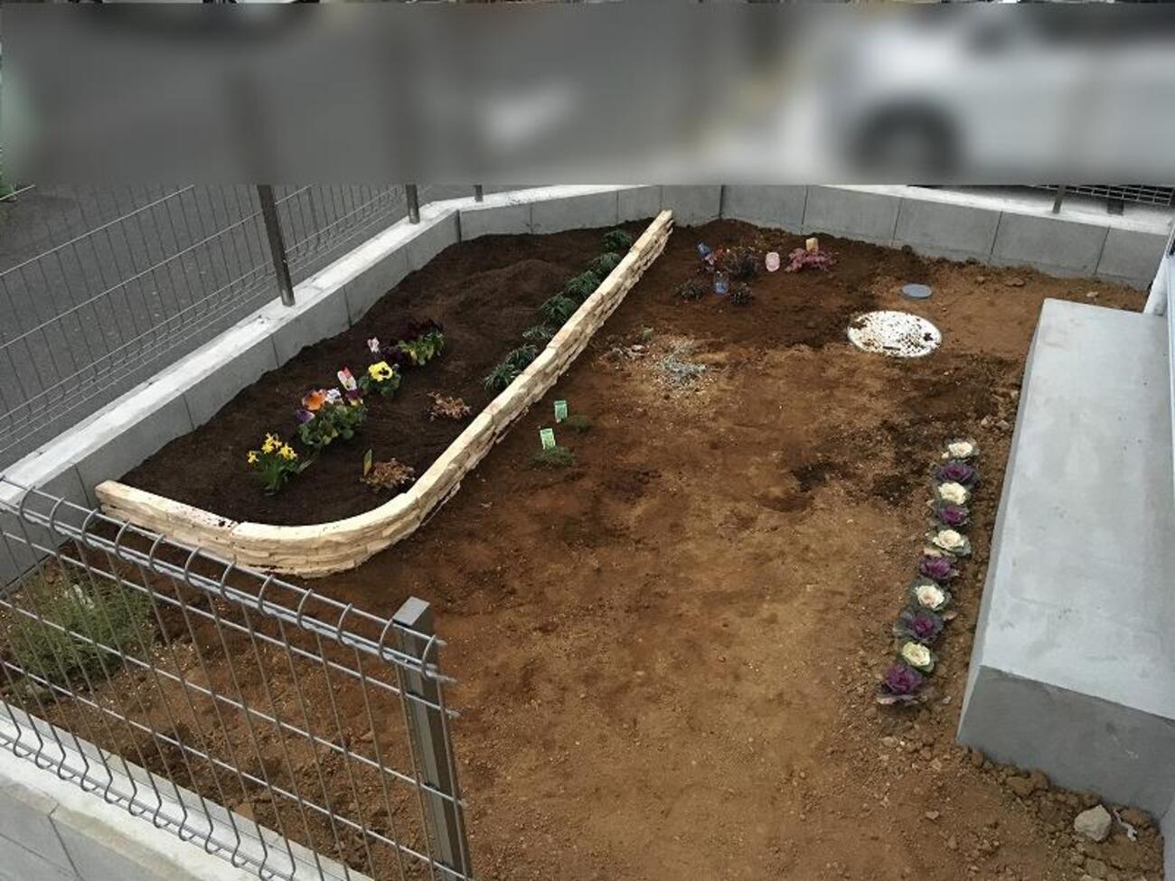 庭整備①〜花壇づくり 花壇ブロックでお手軽に！ - ズボラな週末 