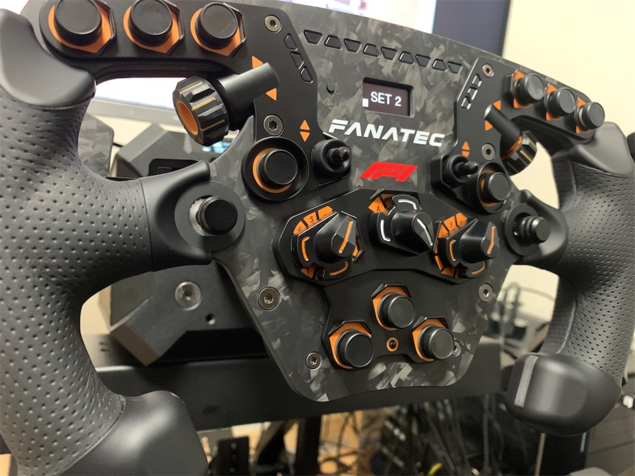 ファナテック ステアリング （fanatec F1 恥ずかしかっ EsportsV2 