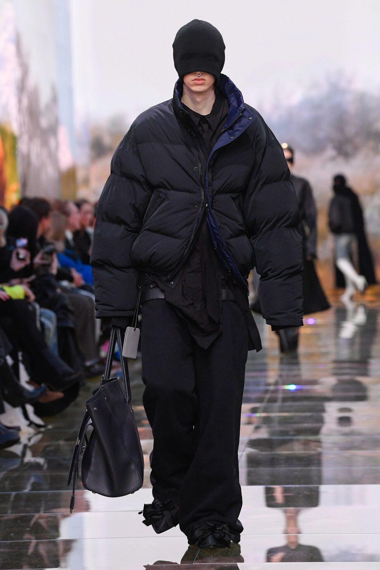 今季の前に、2024-25A/Wファッションをチェック。 Balenciaga （伍 