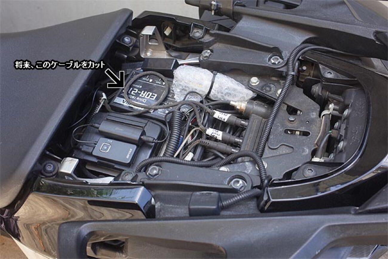 バイク搭載のアマチュア無線機FTM-10Sから、マイク系統の分配 その1 