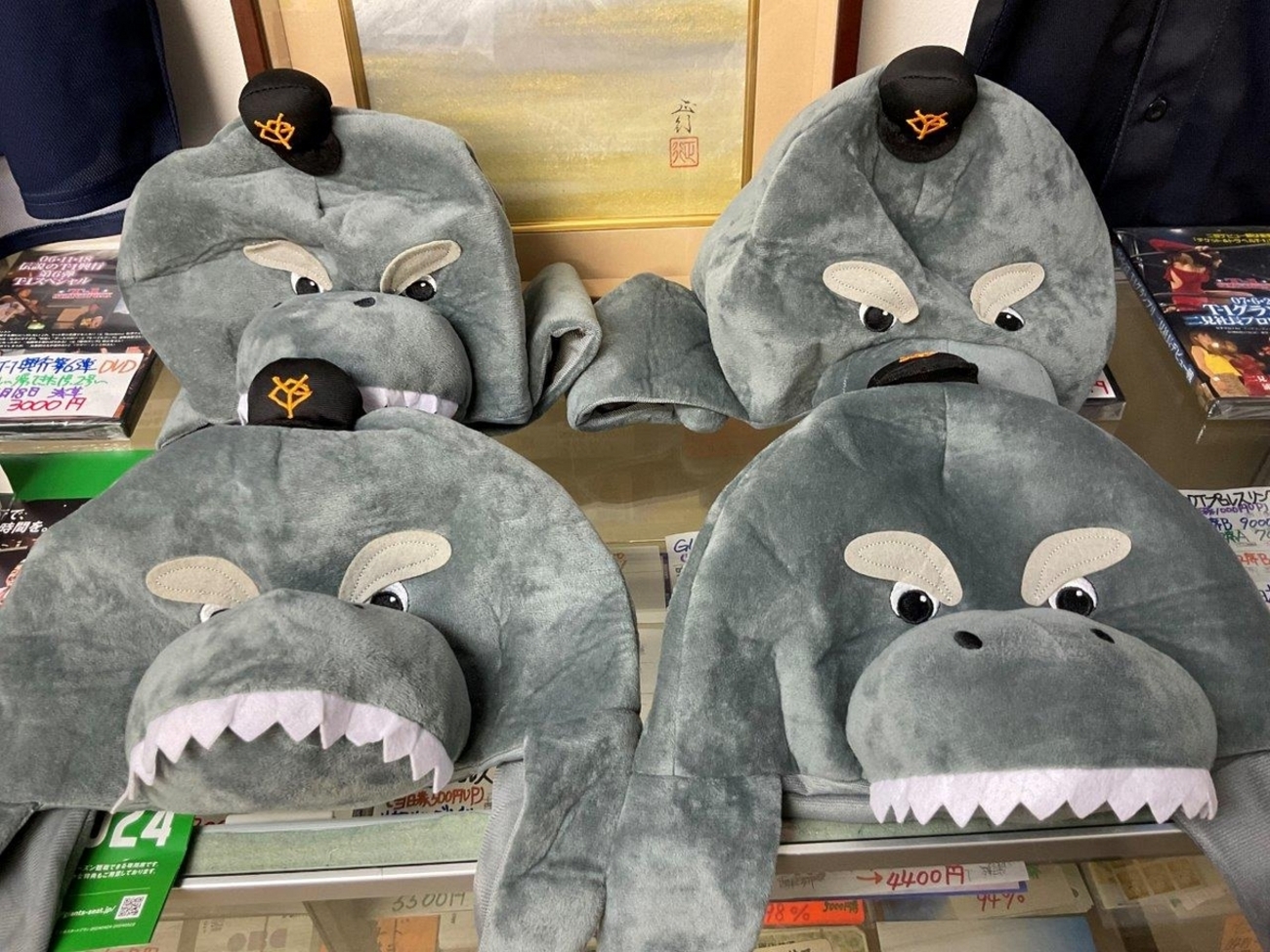 読売ジャイアンツ ゴジラファンキャップ、初音ミクコラボステッカー 