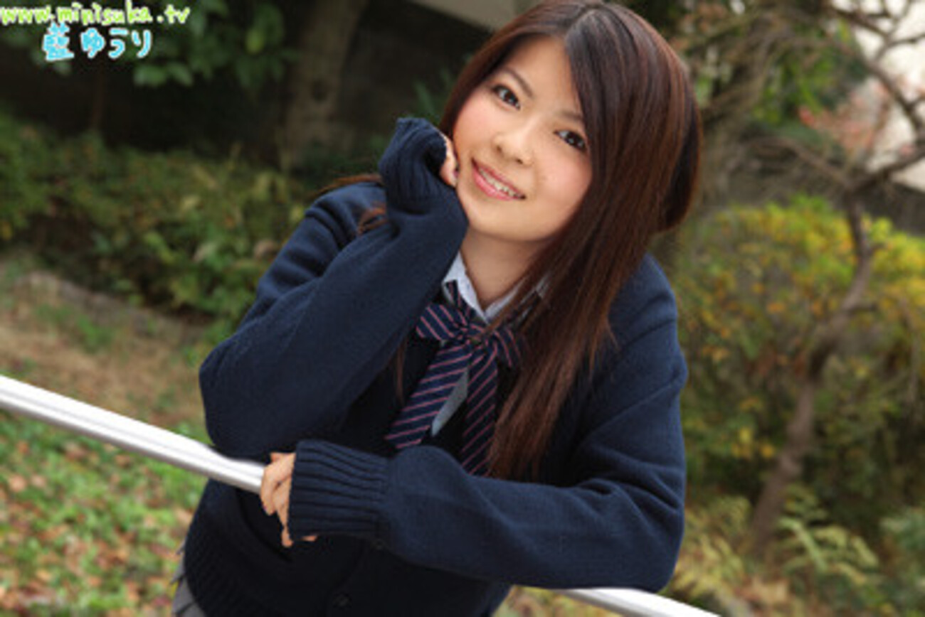minisuka 藍ゆうり 藍ゆうりちゃん（高２・17歳）制服photoギャラリー - genjoshi's blog