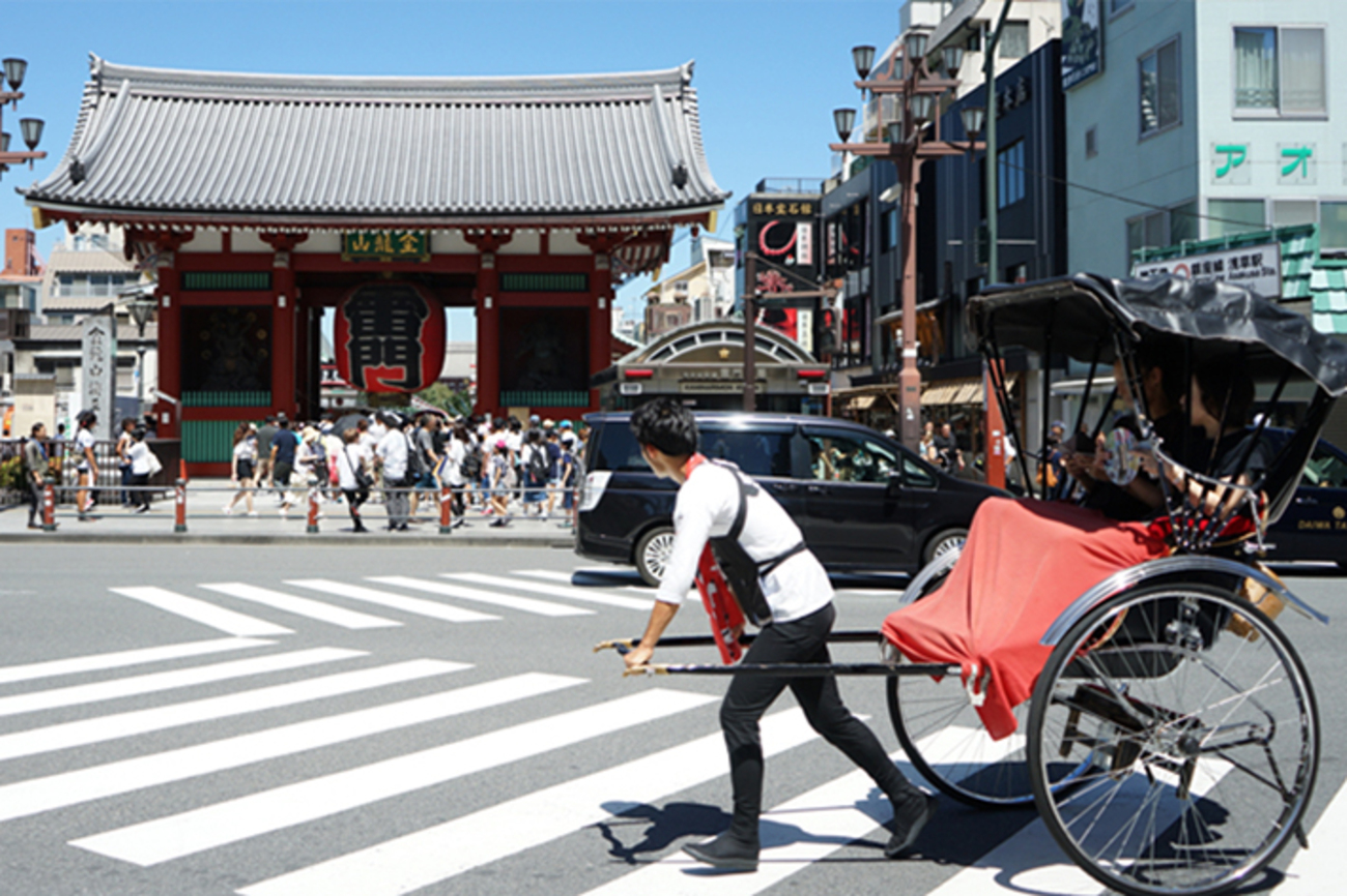 人力車 浅草の人力車のイケメン俥夫（しゃふ）は一日にどれくらい歩くのか？ ソフトバンクの営業マンと比較してみた - ITをもっと身近に。ソフトバンクニュース