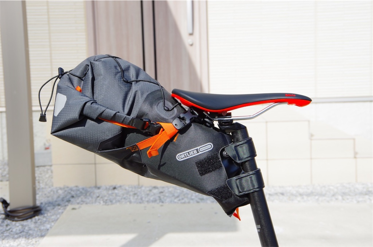 ORTLIEB シートパックL スレートでバイクパッキング - 二輪祭