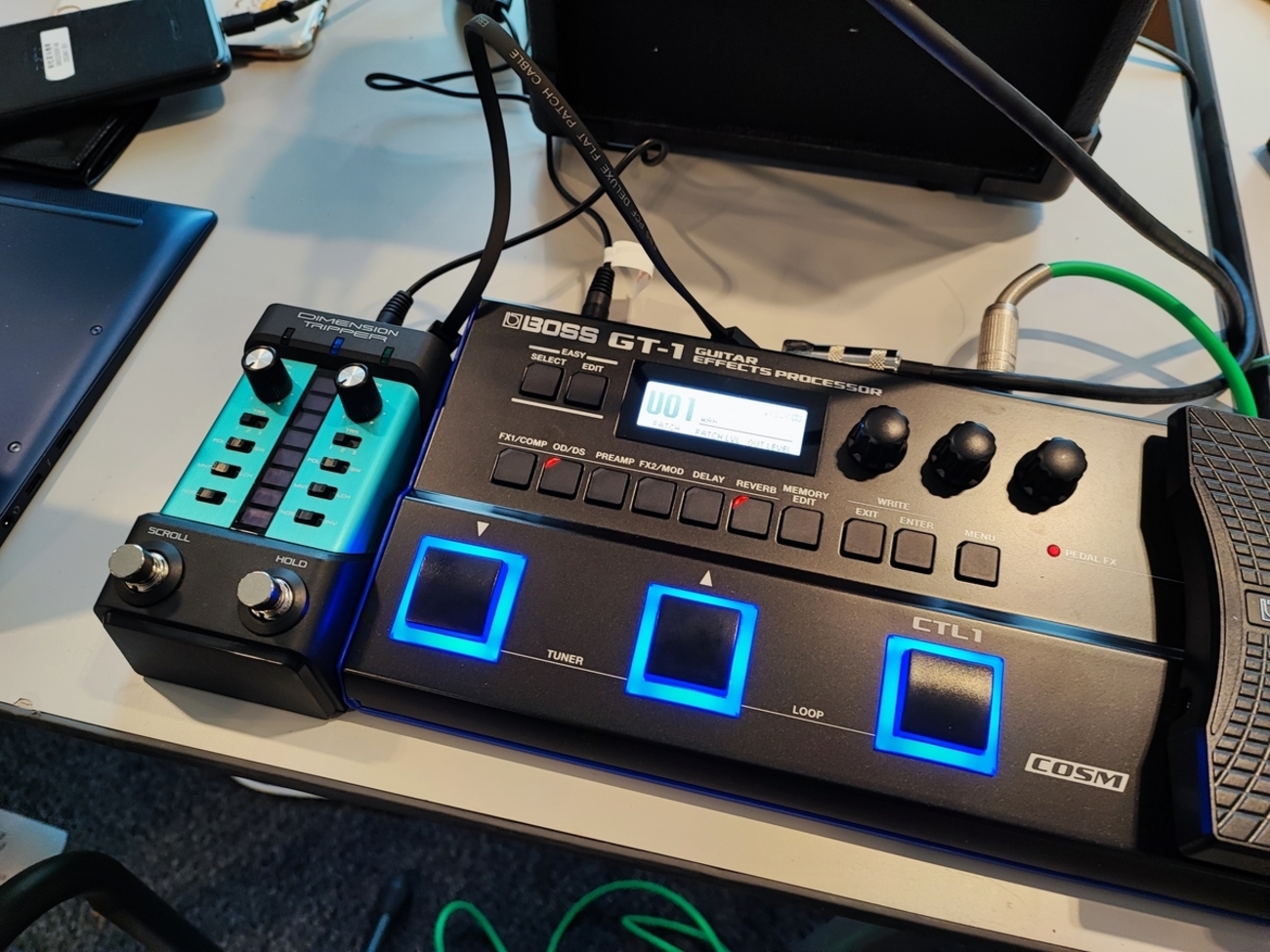 CASIO社のギターストラップで演奏する エフェクトコントローラー 