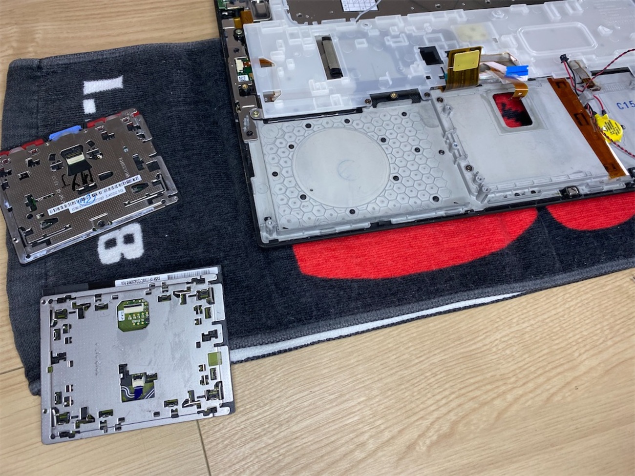 ThinkPad X240を改造してみる 〜タッチパッド取り外し編 