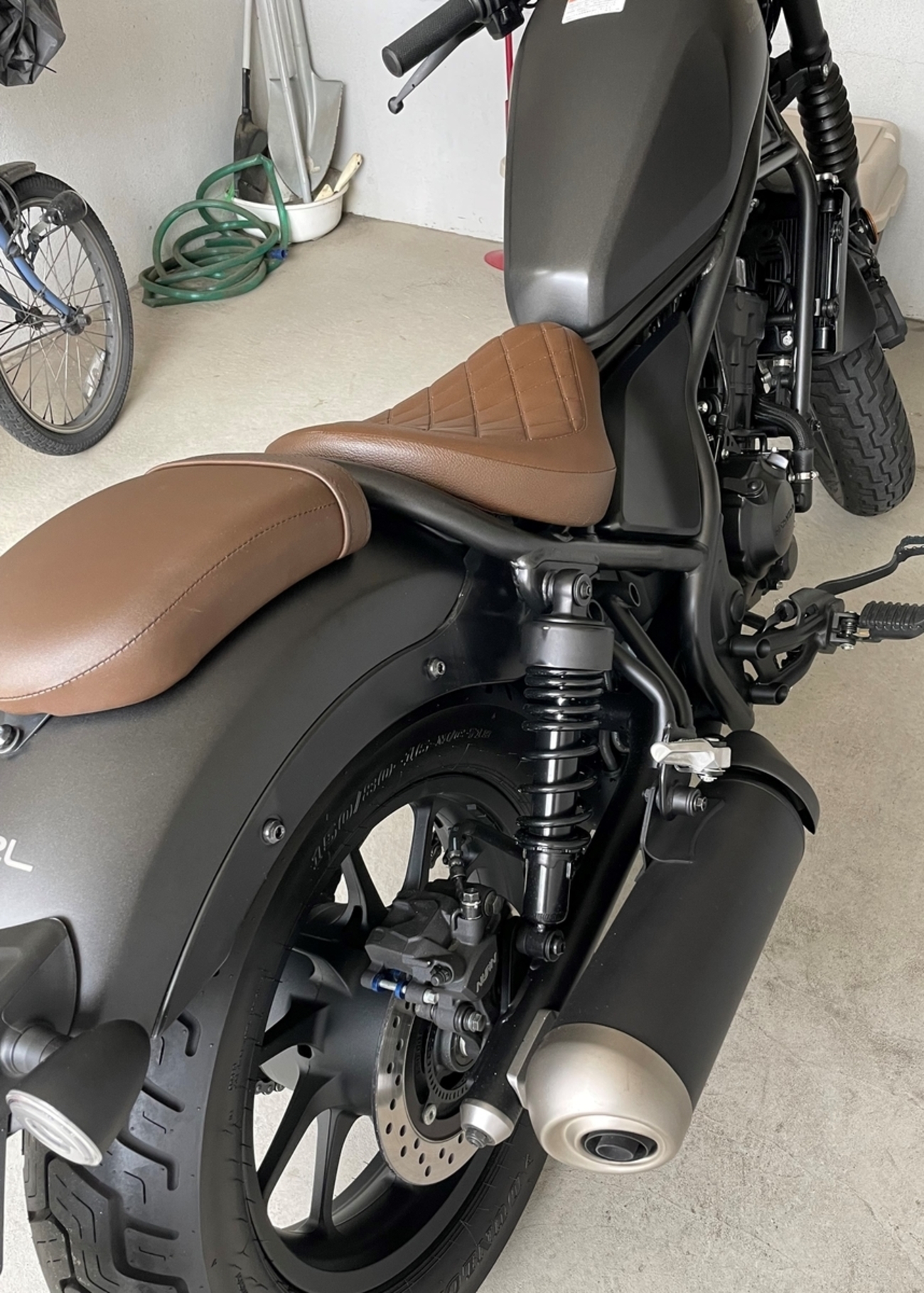 バイクカスタム】レブル250 シート交換（ディアブロ） - くるぶしvlog