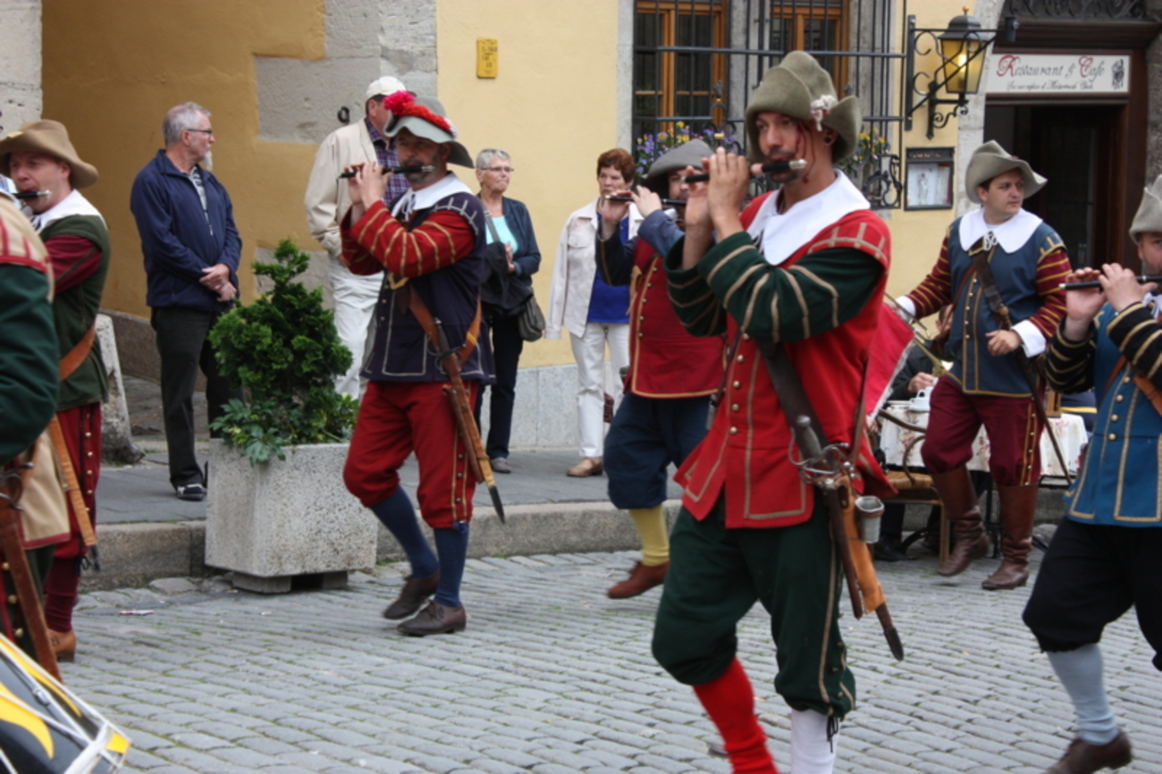 外国切手2枚（ドイツ：ライプツィヒ＝リンデンタールのマルグリット花祭、航空切手） 外国切手2枚（ドイツ：ライプツィヒ＝リンデンタールの