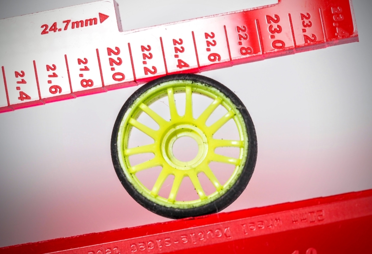 MARオリジナル「タイヤゲージ」のご紹介！ 4つの機能が1枚に搭載