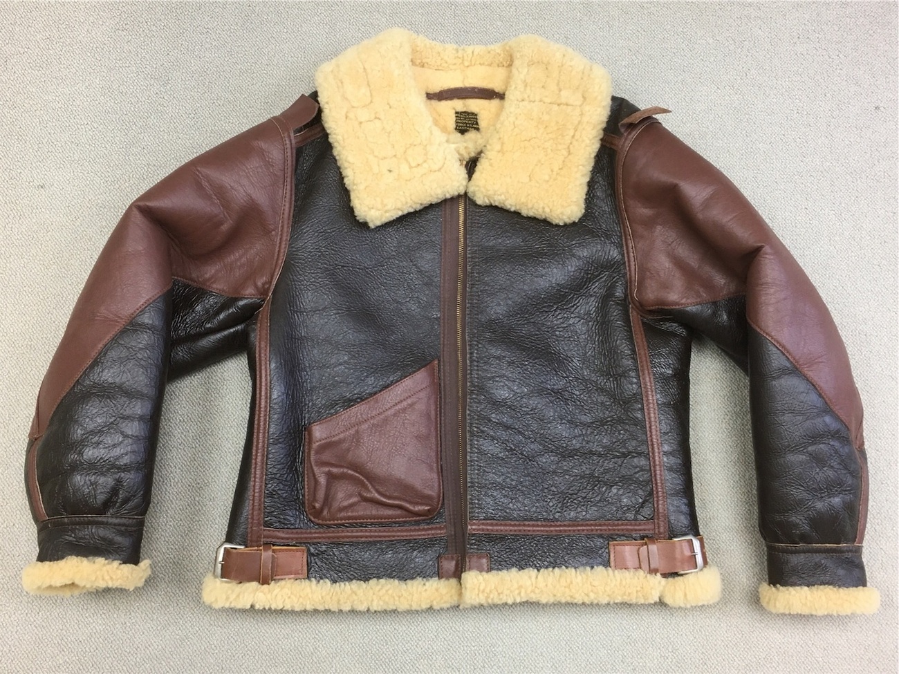 シルエットはまるで当時物！【アメリカの軍服】旧陸軍航空隊レザー 