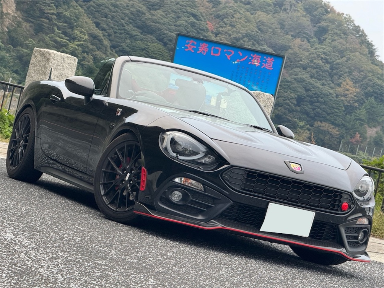 アバルト124スパイダーにデジタルインナーミラーを装着する - ぴよこ 