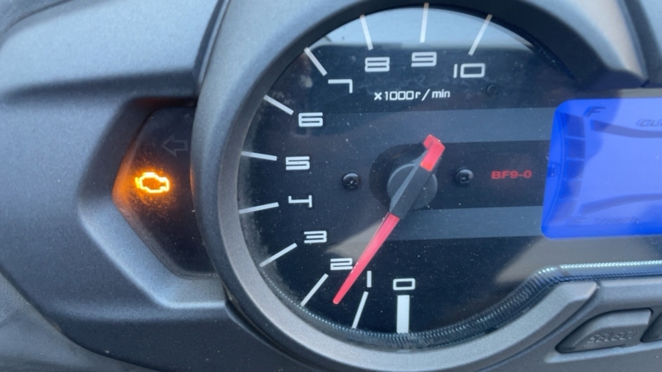 シグナスX4型 後期 エンジンチェックランプの消し方 - 羽田電器産業 
