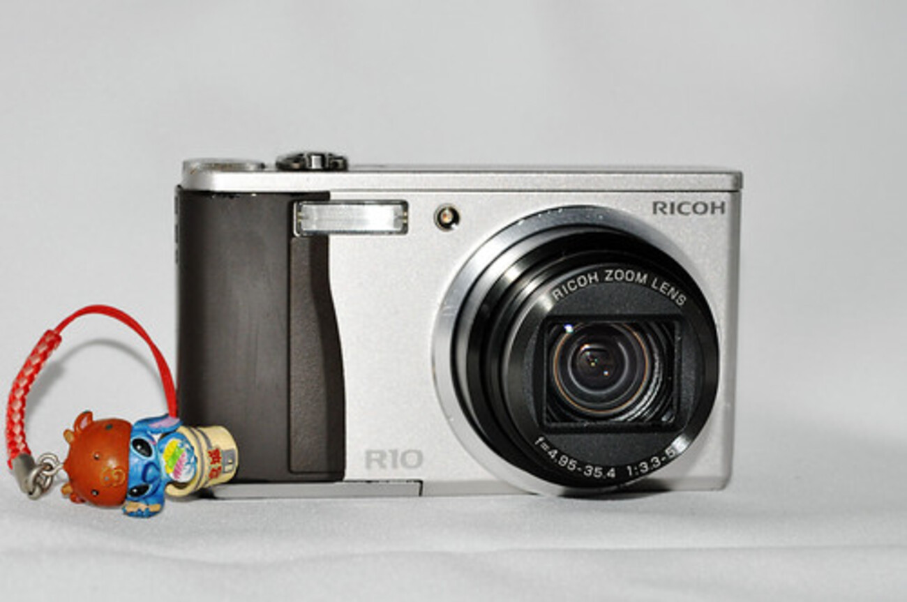 はじまりのカメラ RICOH R10 - マクロ☆スタイル