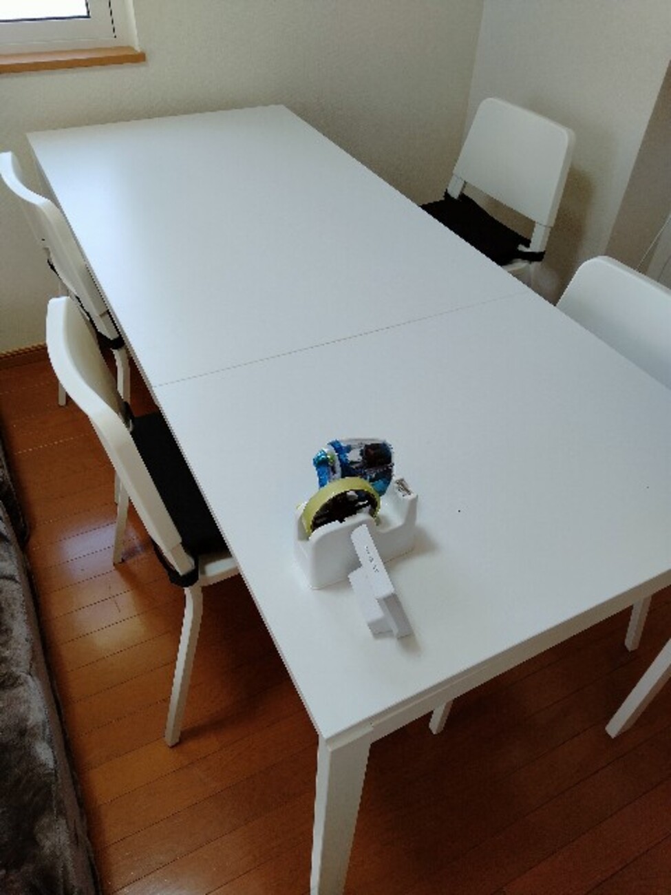 IKEAダイニングテーブル伸縮式4～8人用　ビュルスタ　引取りか発送は相談 IKEAダイニングテーブル伸縮式4～8人用 ビュルスタ 引取りか発送は相談