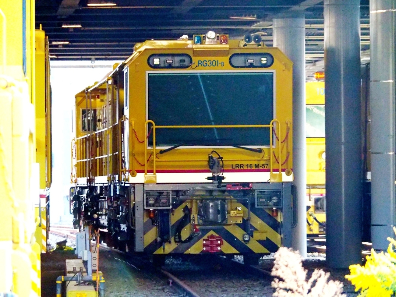 Loram Rg301 京急の新型レール削正車 RG301ーBを写す - 新 はーさんの雑記帳