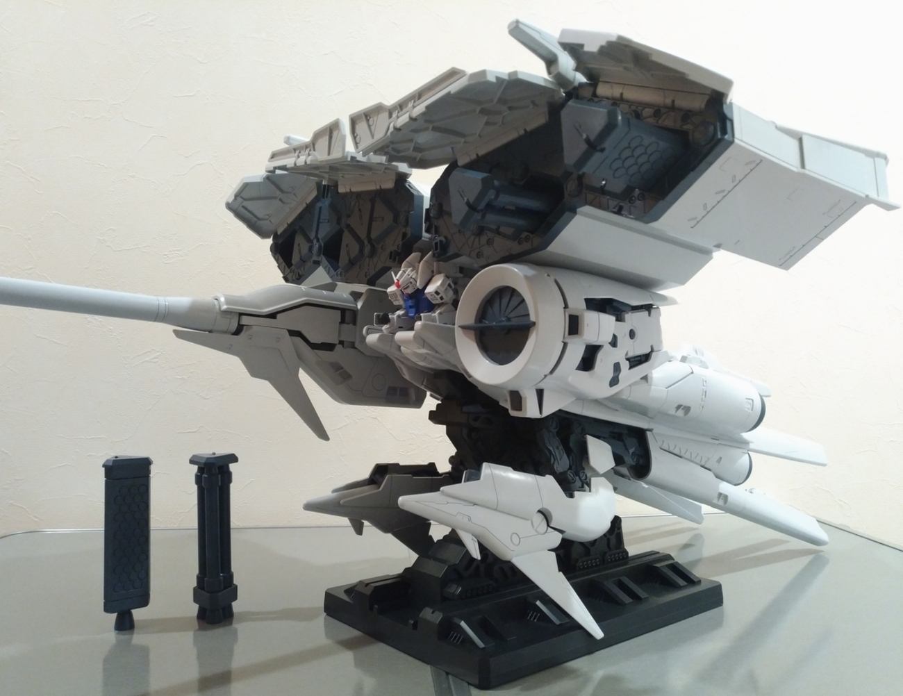 完成写真】全長1m超の巨大プラモ『HGUC デンドロビウム』 - ゆめろぐ