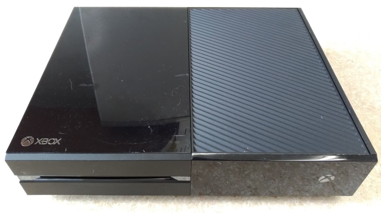 ジャンクの初期型Xbox Oneを購入、内蔵HDDの換装方法及びエラーE101 
