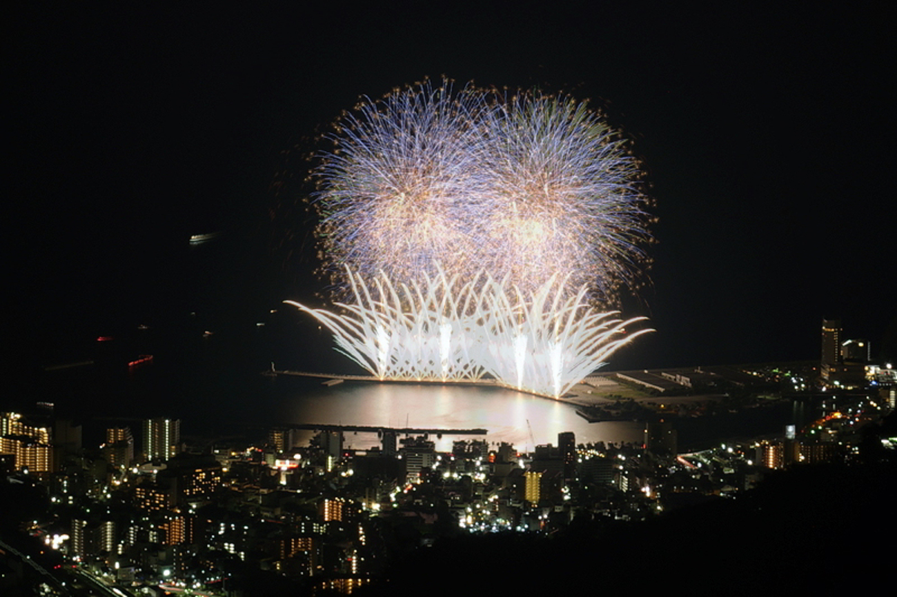 令和7年夏季の熱海海上花火大会(2025/08/18) - Starlight Terrace