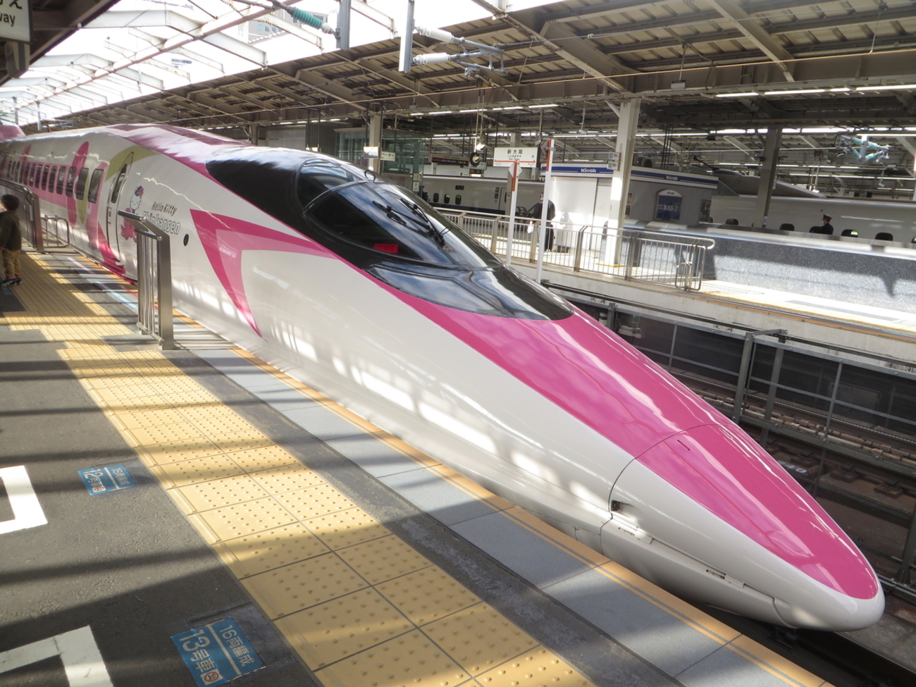 九州限定 九州新幹線 つばめ 博多駅 看板 ご当地キティ 九州限定 九州新幹線 つばめ 博多駅 看板 ご当地キティ