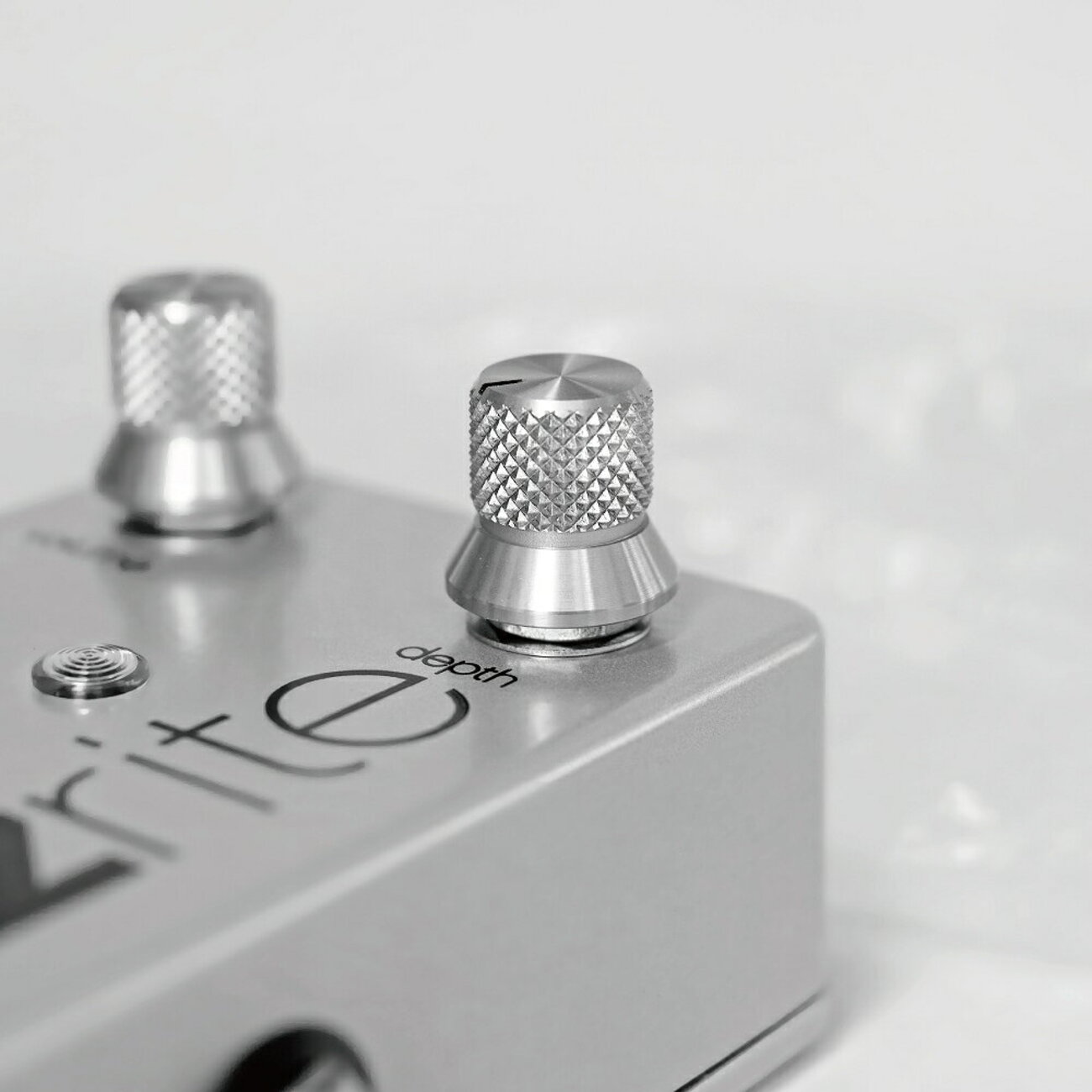 Catalinbradが伝説のファズ、Fuzzriteを再現しました！ - ナインボルト