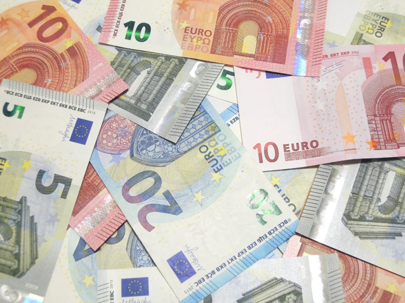 初めてのパリ旅行にもって行く現金は300ユーロ程度でOKでした！むしろ余るよ！ - さあ、ANAマイルでパリにいってみようよ！