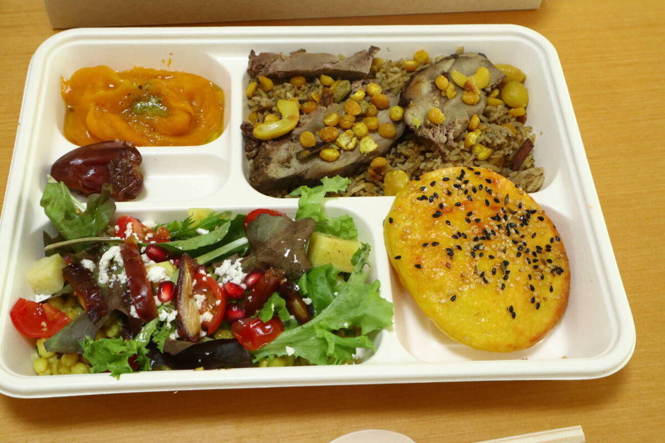 万博アラブ首長国連邦パビリオン レストランUAE館のお弁当、並び方 
