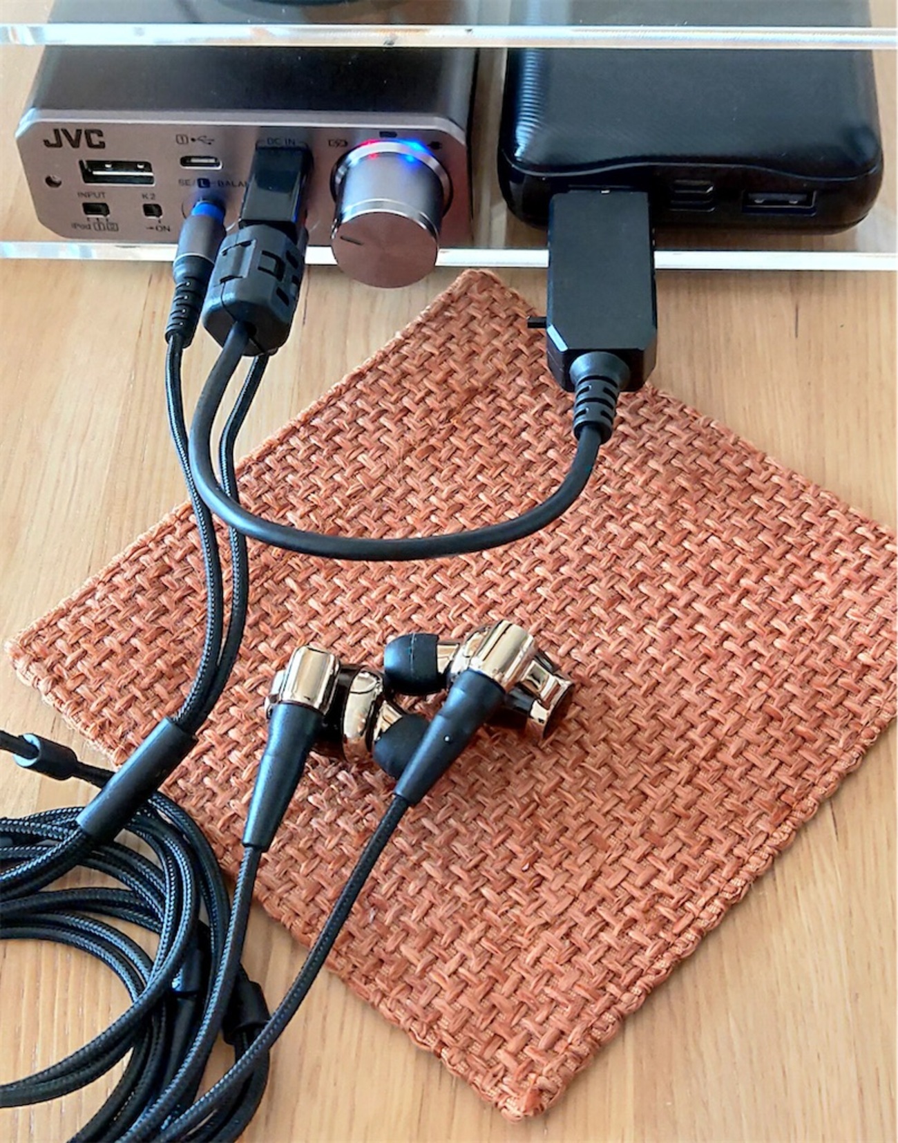 JVC SU-AX01 用の充電ケーブルを作る - オーディオ 試行記録