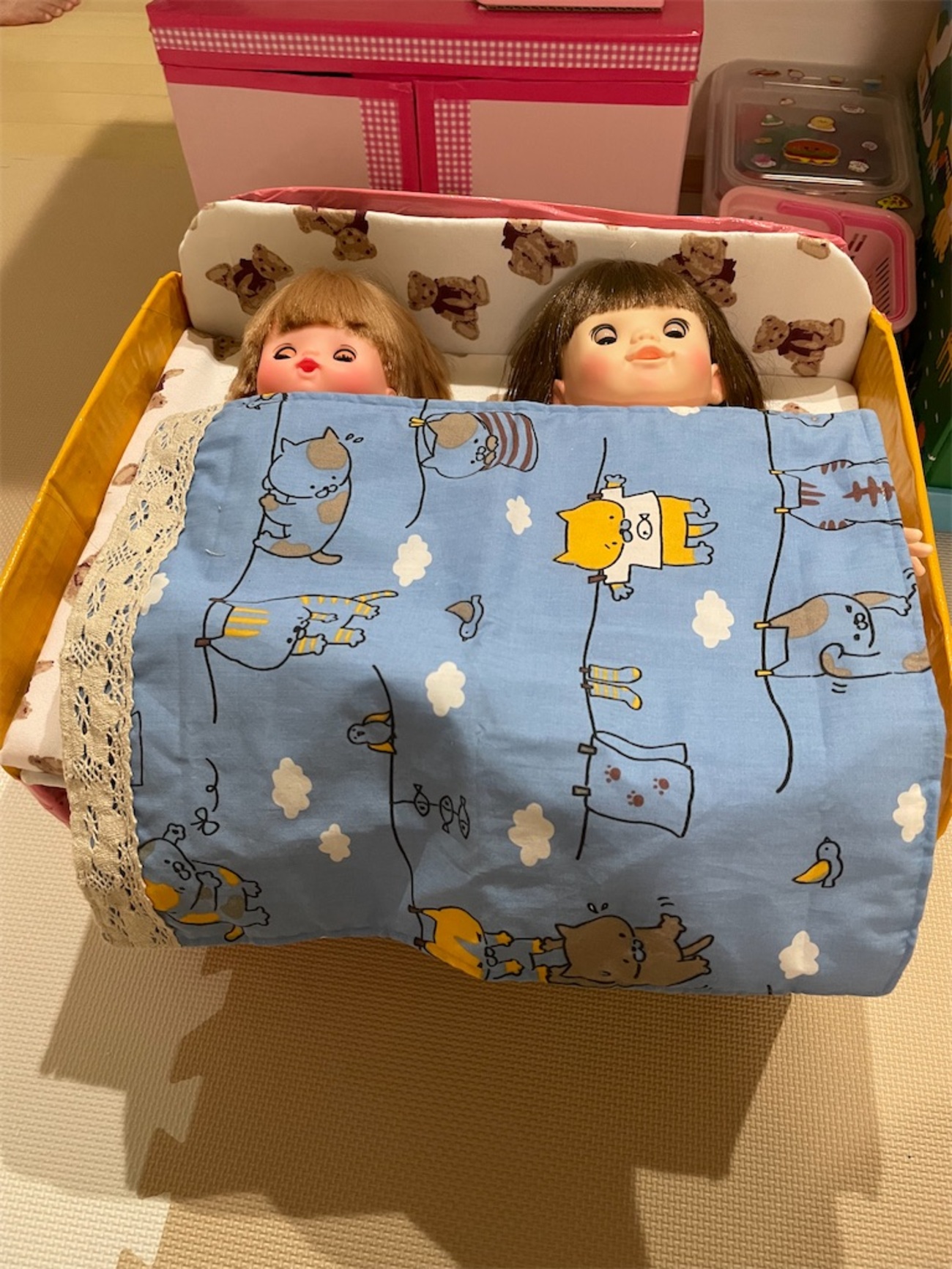段ボールでお世話人形ズのベッド兼ソファを作りました。 - おりヅル千舞