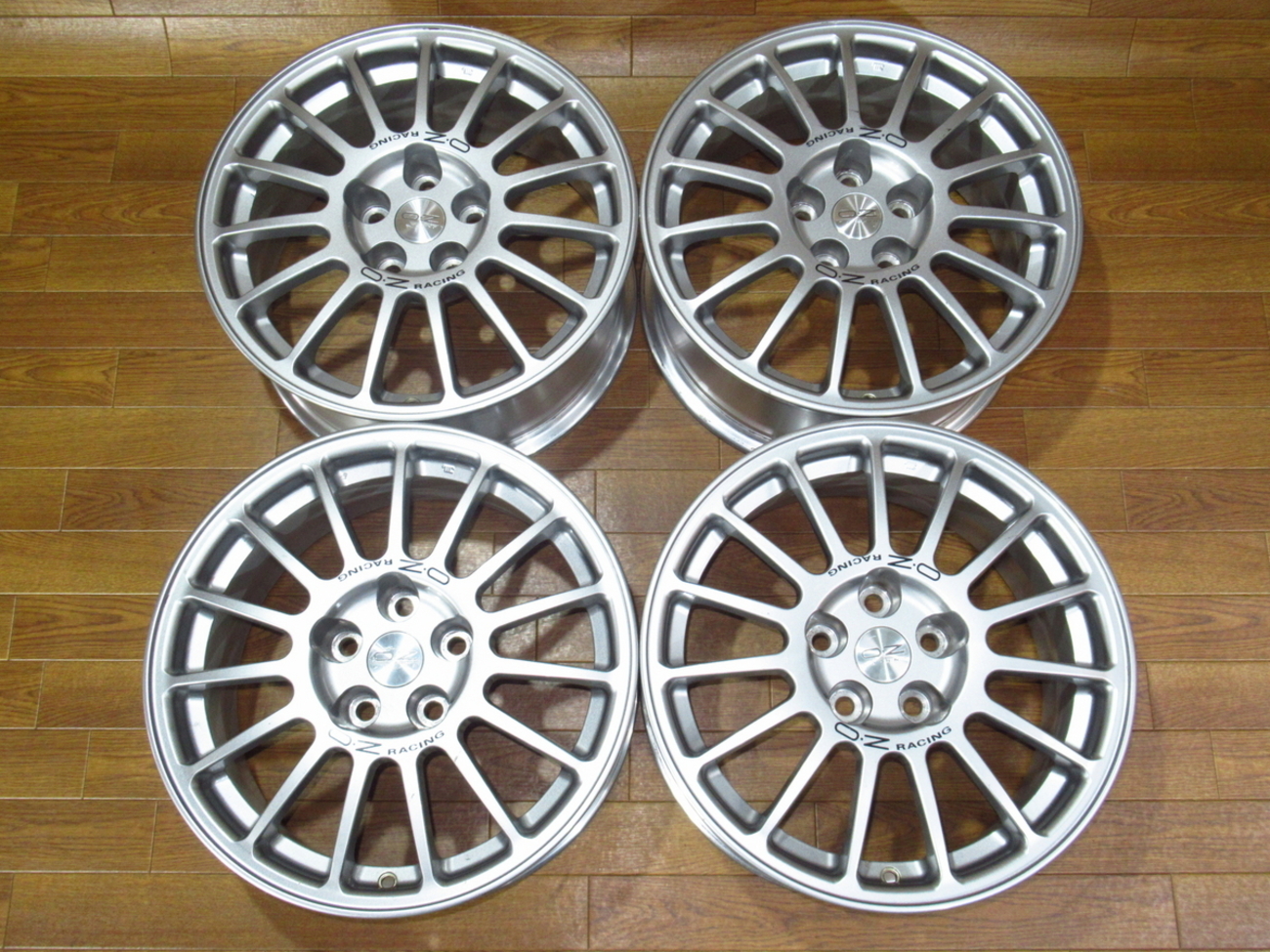 三菱CP9AランサーエボリューションⅥ純正OZ Racing 7.5J-17 off+38 