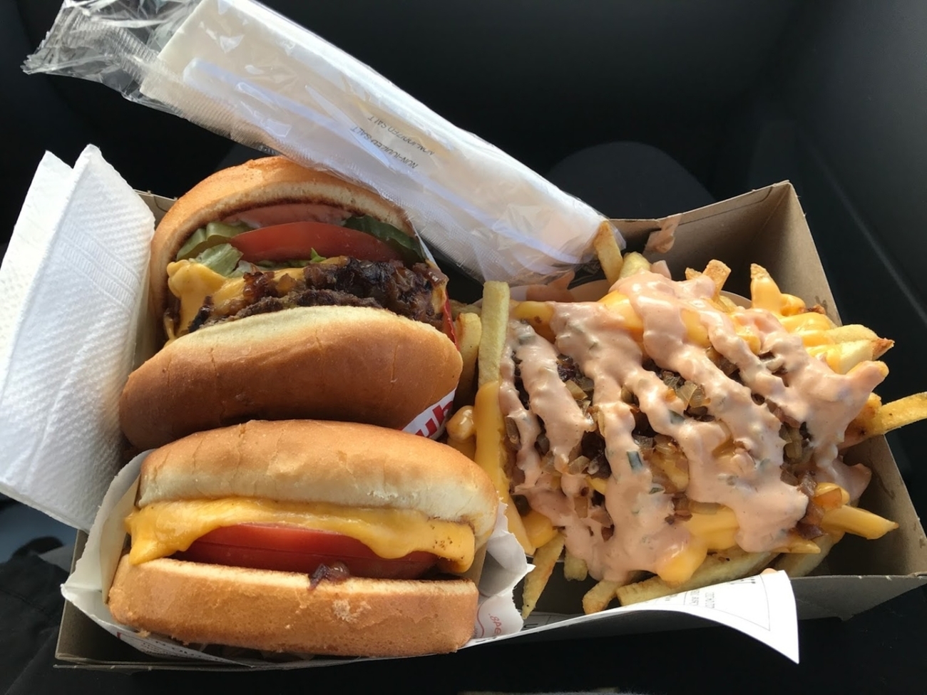 In-N-Out Burger イン・アンド・アウトバーガーに行く - pluck