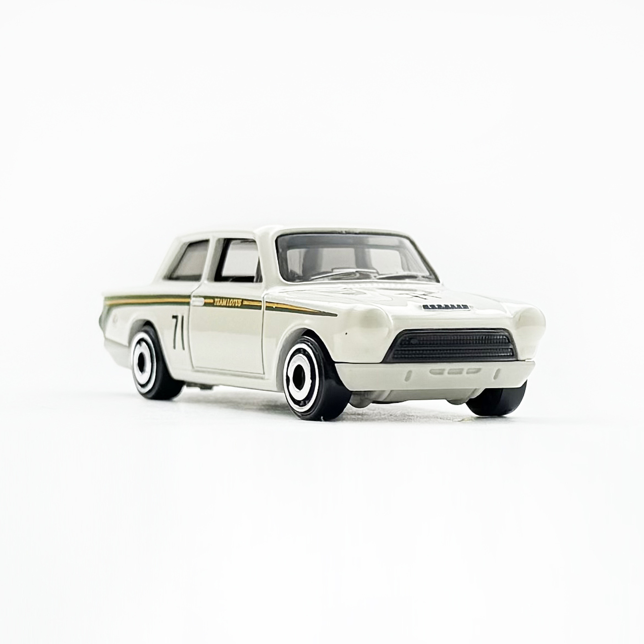 LOTUS CORTINA - 増えすぎたミニカーに愛を捧ぐ