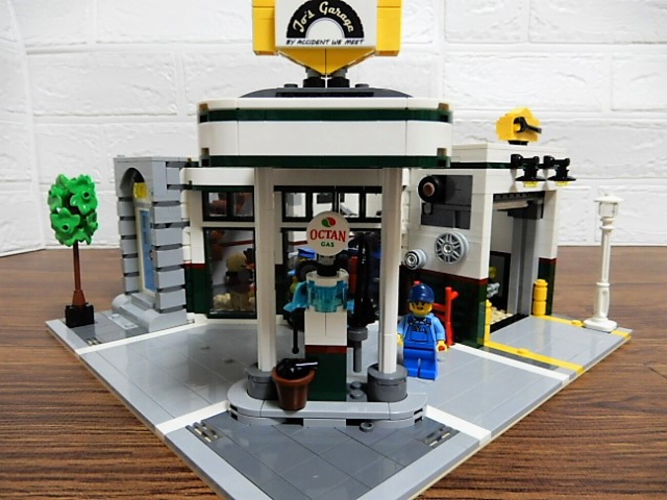 LEGO 10264 街角のガレージ ③ - 小さな世界