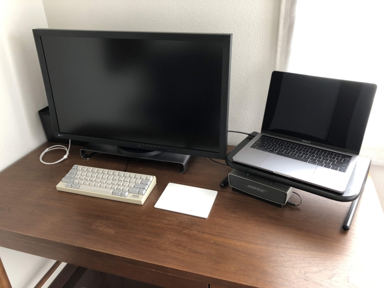 USB-Cケーブル1本でMacBook Proと全部の周辺機器をつなげるようにして 