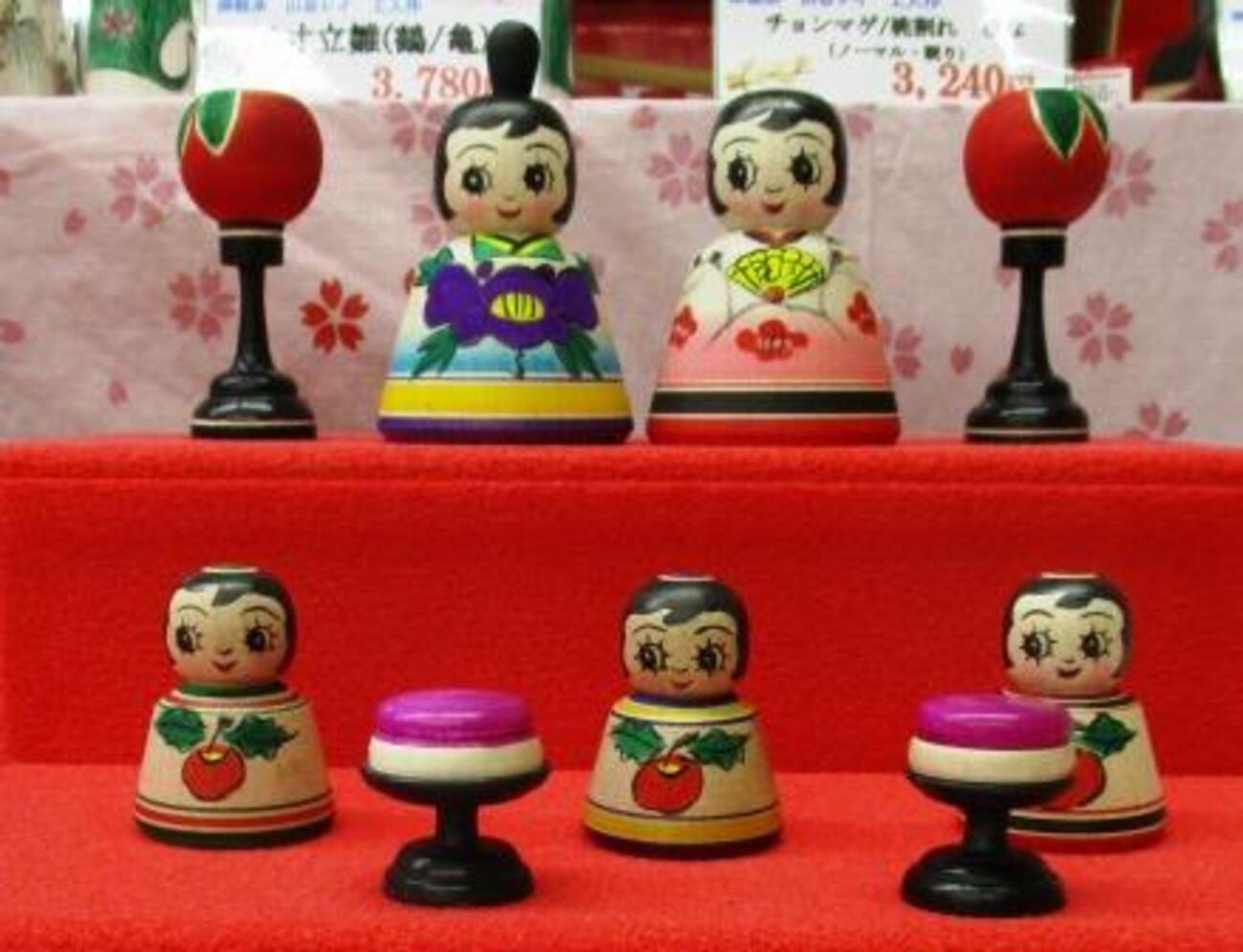 津軽こけし館】第10回楽しいひなこけし展で、めんこいこけしが大集合