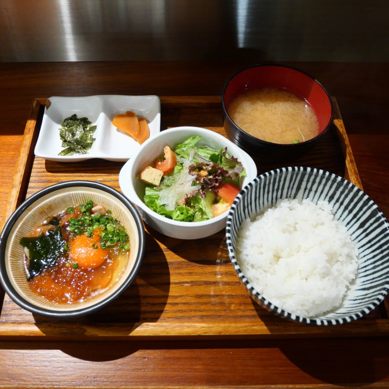 サーモン 料理 専門 店 鮭 バル