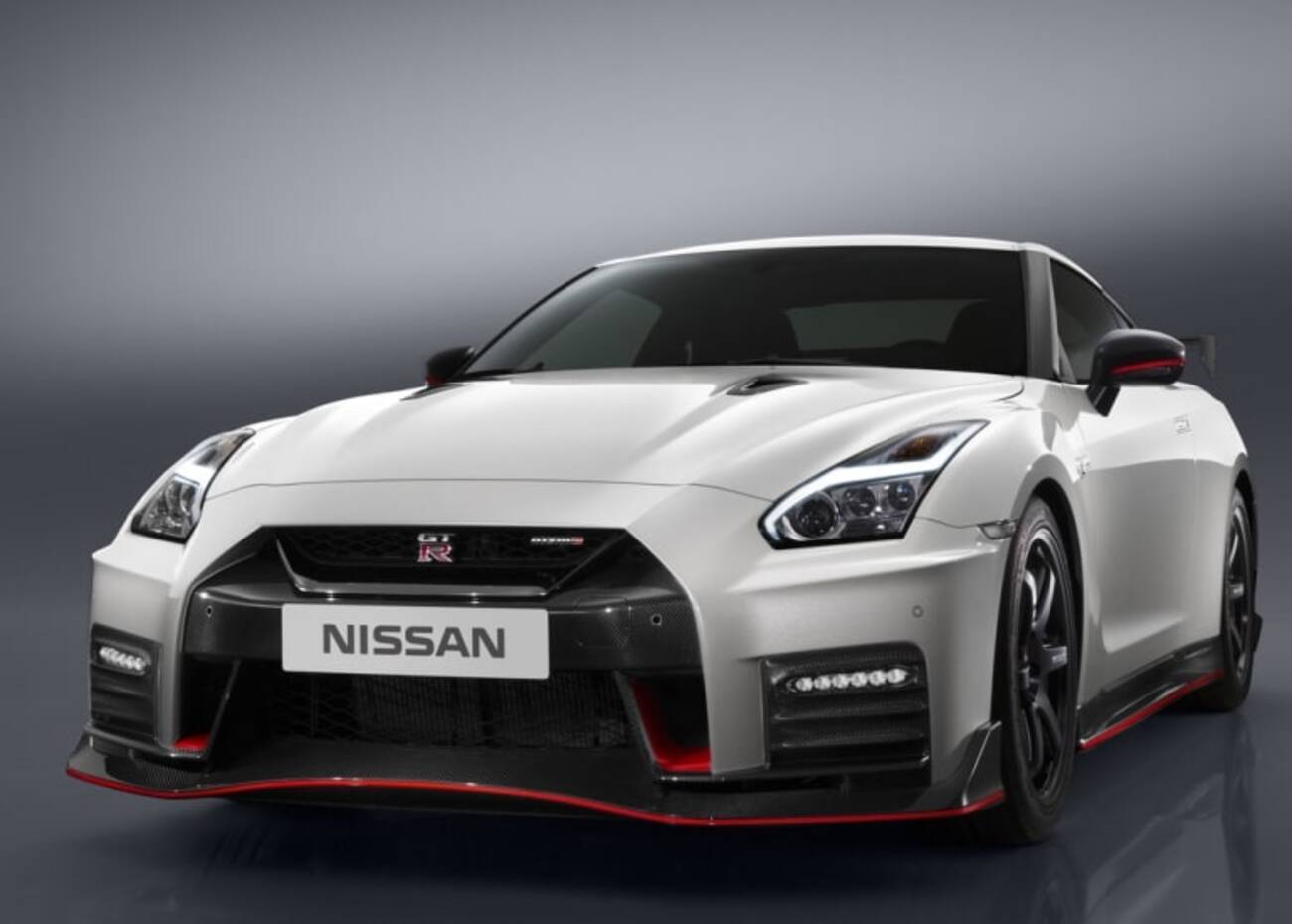 ライバルはNSX？ 2017年モデル日産GT-Rニスモ初公開！」 - 新車情報の