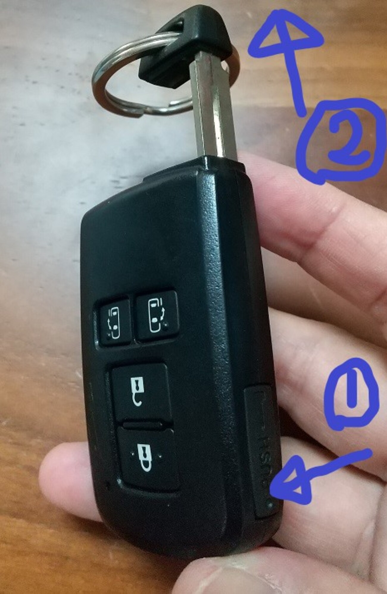 エスクァイア・スマートキーの電池交換 ～ 2,000円節約DIY ~ - 羊の
