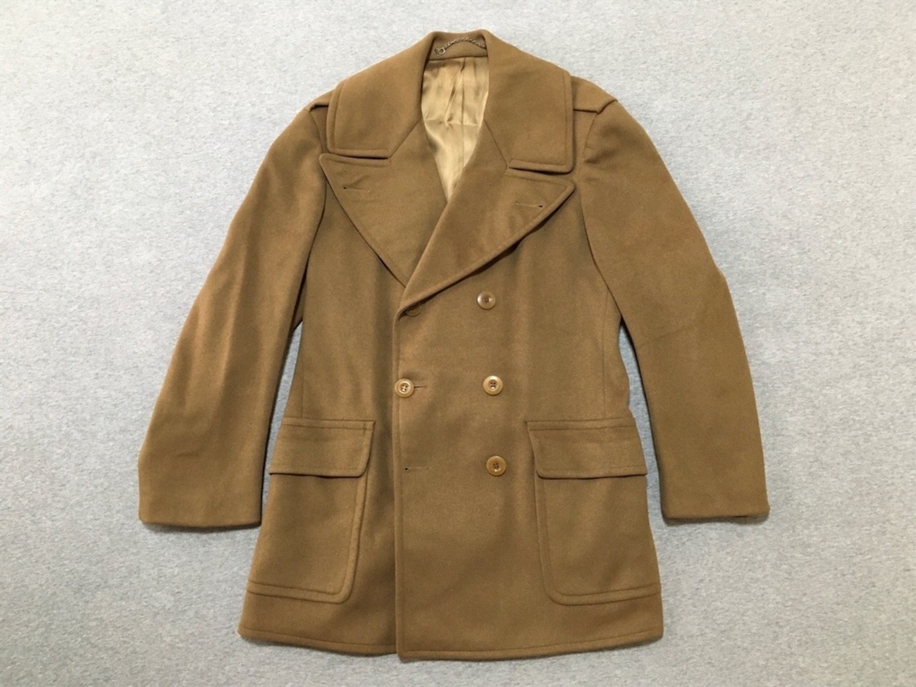 高級素材が使用されています！【アメリカの軍服】陸軍ウールオーバー 