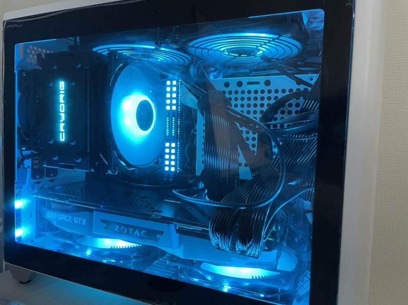 【自作PC Mini-ITX】PCを光らせてみた ケースファン&LEDストリップライト - 30代夫婦の賃貸シンプル生活