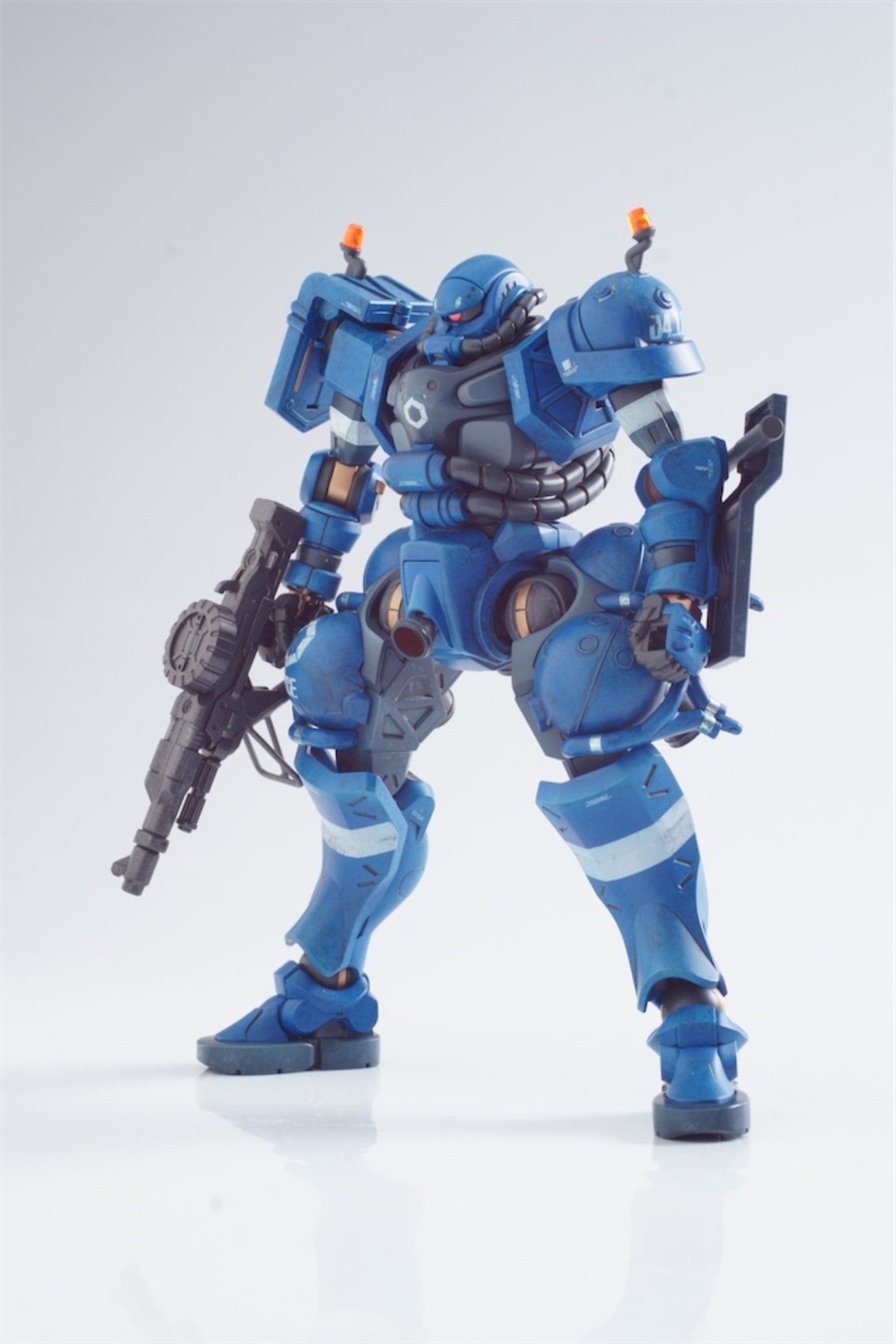 HG軍警ザク(5) 完成写真 - クラフト粒子散布中