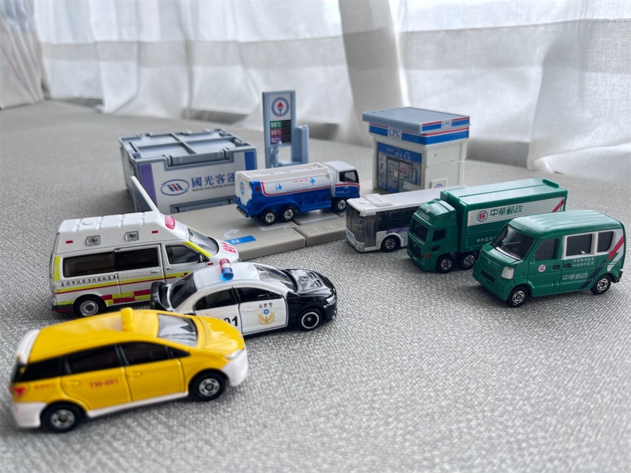 トミカ 台湾 中華郵政車 ポリスカー タクシー(海外限定) Taiwan-exclusive Tomica Elf Wish Taxi Lancer Evolution X