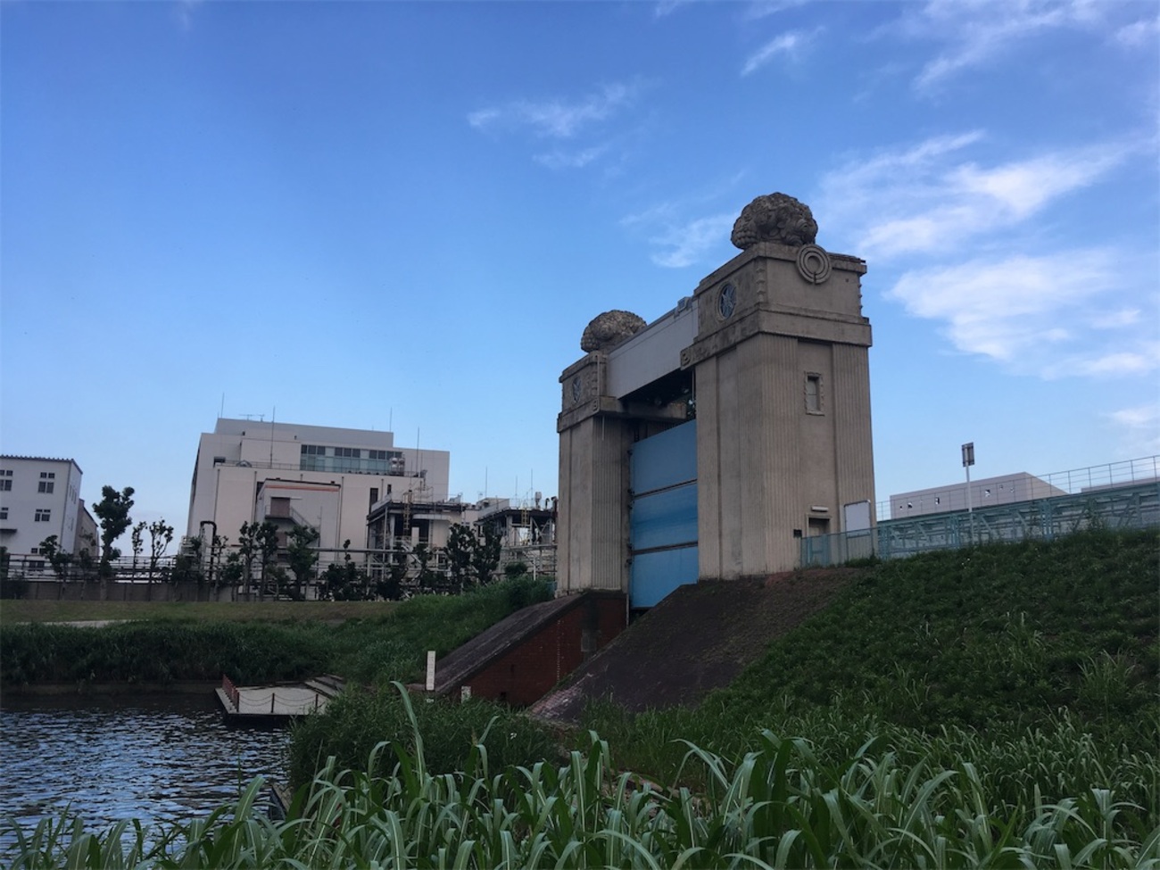 川崎河港水門 川崎市川崎区港町 - 週末は古墳巡り
