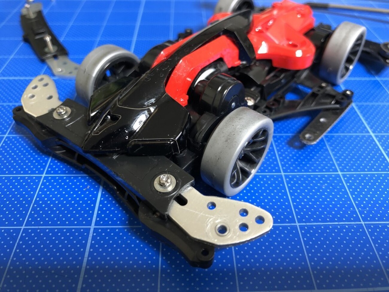 ミニ四駆】フロントにスライドダンパーがするりとハマる…！ - コース 